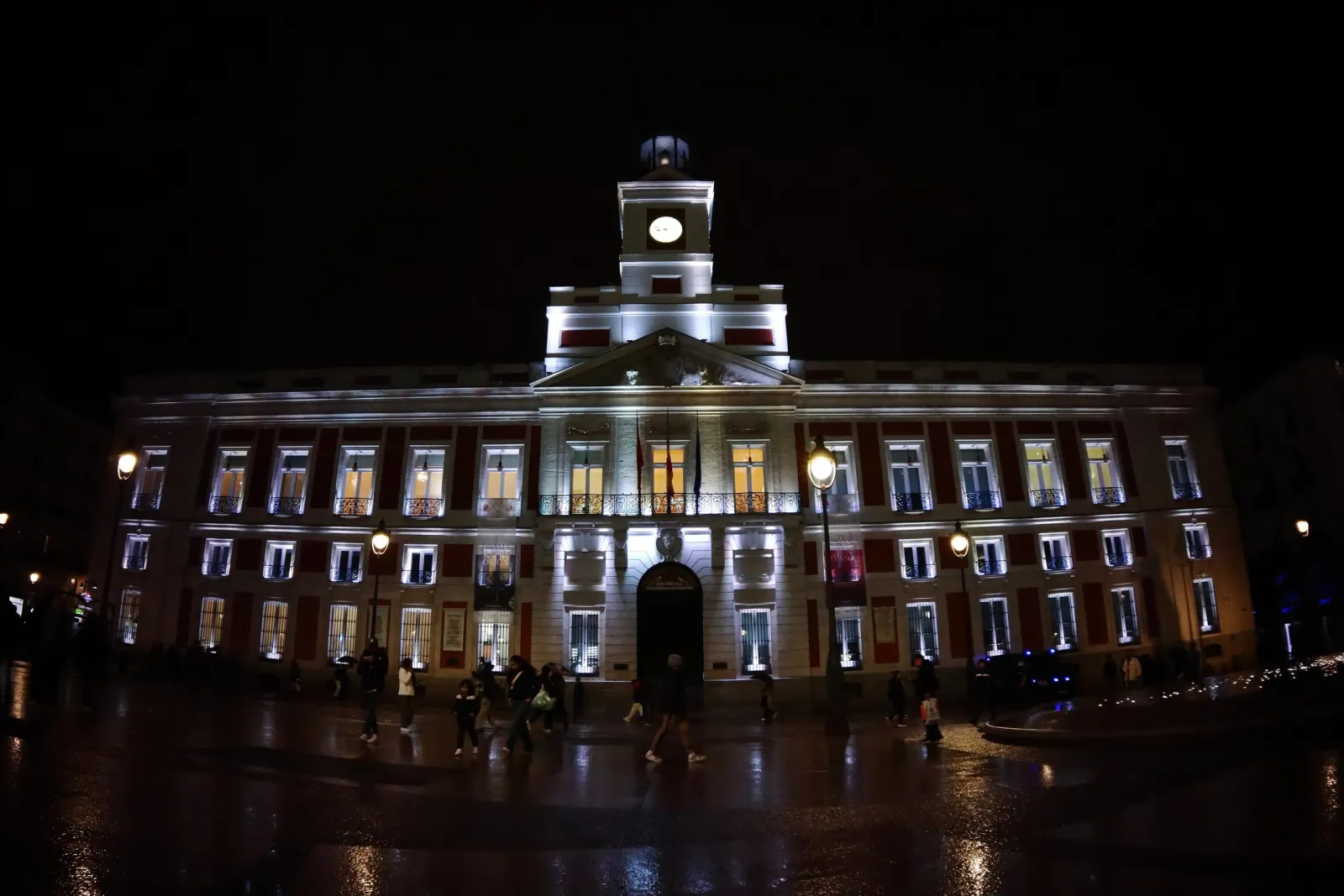 Puerta del Sol on New Year's Eve 2026: Grapes, Access, Metro